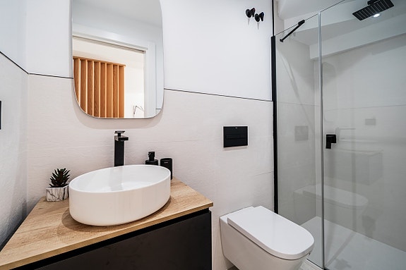 Moderne rekkehus med takterrasse! Sørvendt | Direkte tilgang til basseng | Nær golf, skoler og Puerto Banús!