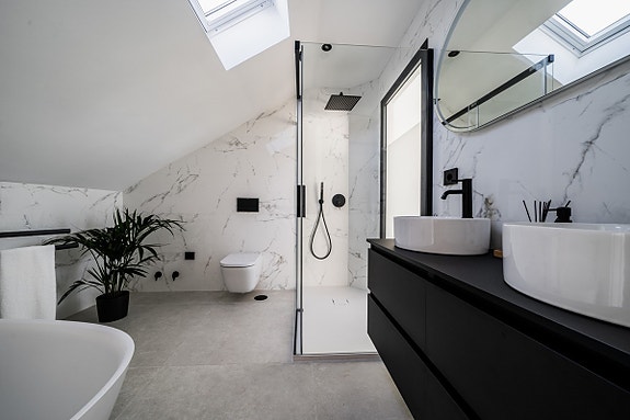 Moderne rekkehus med takterrasse! Sørvendt | Direkte tilgang til basseng | Nær golf, skoler og Puerto Banús!