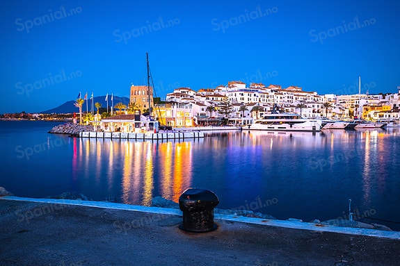 Luksuriøst rekkehus i Aloha Gardens! Fullt renovert | Takterrasse | Gated community med basseng og hage!