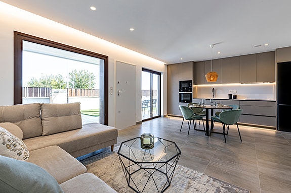 Hjørne-toppleilighet med takterrasse | Nydelige fellesområder | Parkering