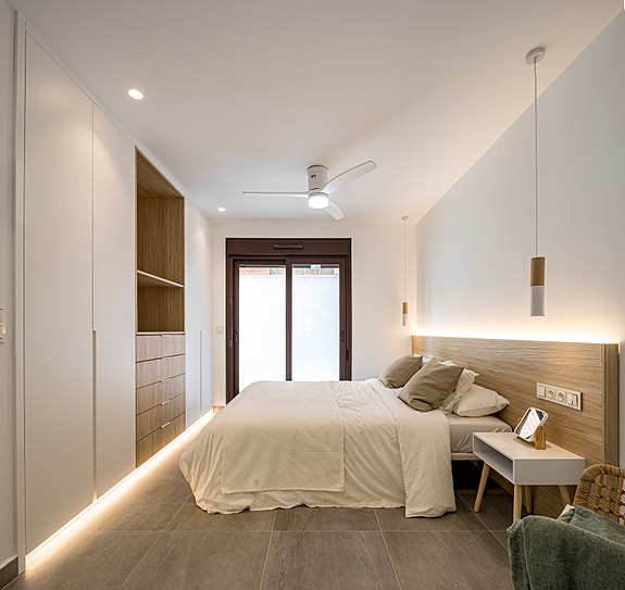 Hjørne-toppleilighet med takterrasse | Nydelige fellesområder | Parkering