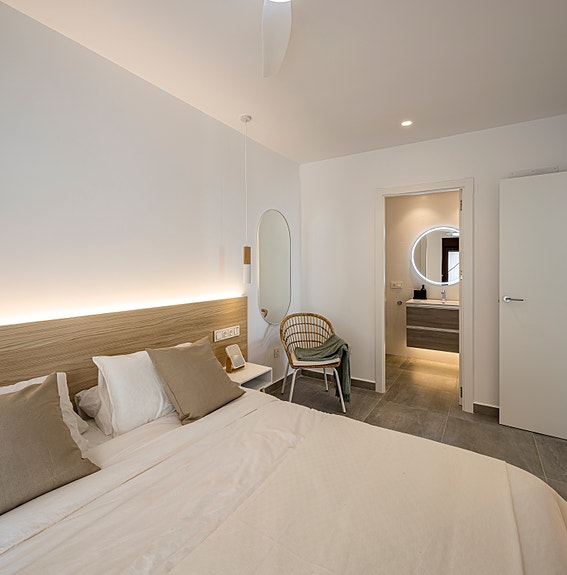 Hjørne-toppleilighet med takterrasse | Nydelige fellesområder | Parkering