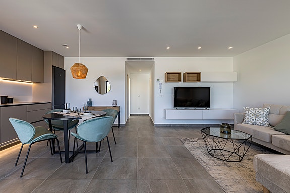 Hjørne-toppleilighet med takterrasse | Nydelige fellesområder | Parkering