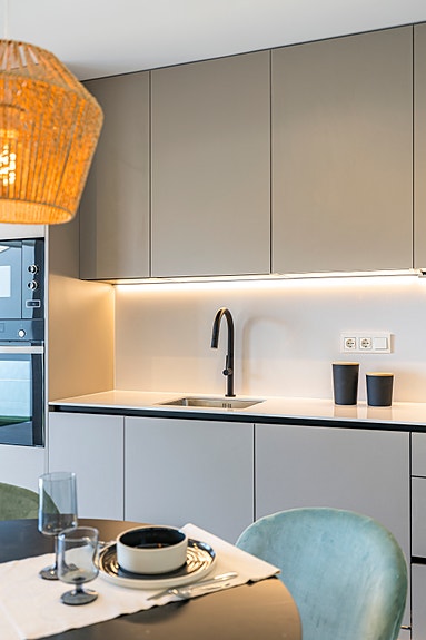 Hjørne-toppleilighet med takterrasse | Nydelige fellesområder | Parkering