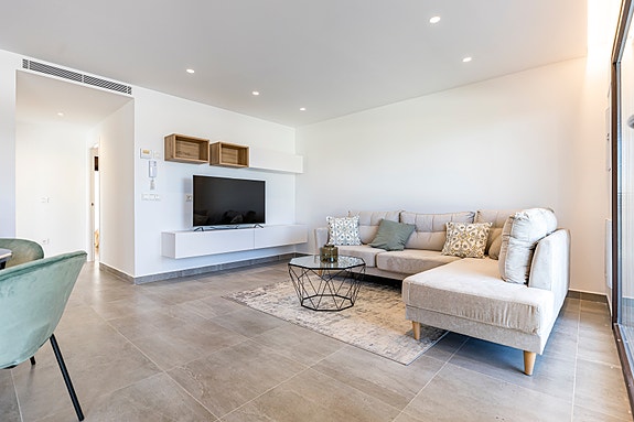 Hjørne-toppleilighet med takterrasse | Nydelige fellesområder | Parkering