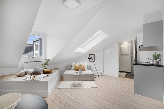 Velkommen til en hyggelig 1-roms andelsleilighet med sentral og attraktiv beliggenhet på Bislett/Homansbyen. Husk visningspåmelding!