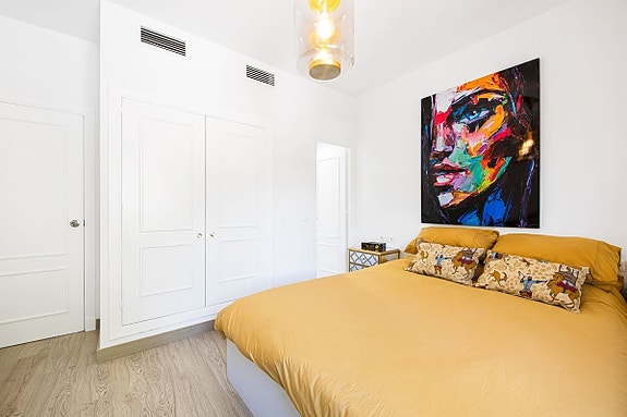 Moderne rekkehus nær Aloha Golf! Renovert | Solrik terrasse og privat hage | Eksklusivt område!