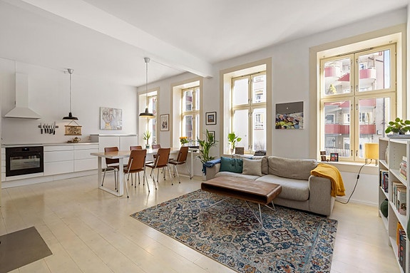 Velkommen til Sunnmørgata 1C! Boligen presenteres av Eiendomsmegler MNEF Katrine Solvåg.