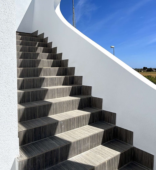 Eksklusiv villa med 3 soverom og 3 bad | Takterrasse og nydelig hage med eget basseng | Parkering