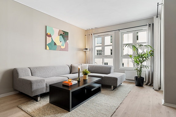 Proaktiv Eiendomsmegling ved Marcus Solberg Røed har gleden av å presentere en moderne og velholdt 2-roms leilighet.