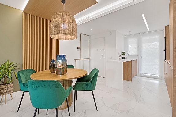 SOLGT! Penthouse ved sjøen | Panorama havutsikt | Kun 200m fra stranden | 3 soverom | Flott fellesområde med basseng