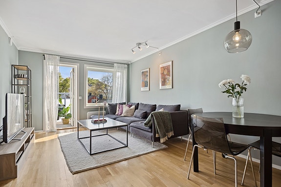 EiendomsMegler 1 ved Peder Bjørnstad har gleden av å presentere en flott og stilren 2-roms leilighet i Frostaveien 9 B.