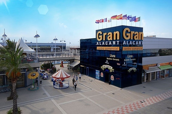 Quad med 3 soverom | Hage og terrasse | Parkering for 2 biler | Flott fellesområde med basseng!