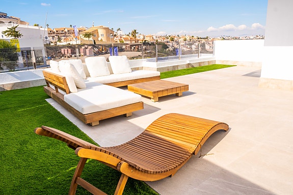 SOLGT! Lekker villa | 3 soverom og 2 bad | Privat basseng | Nydelig uteområde | Takterrasse