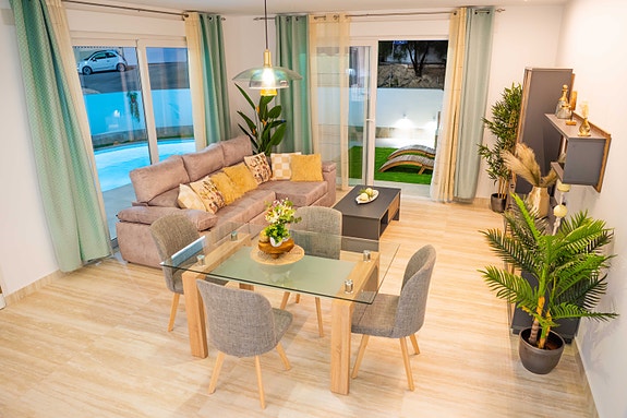 SOLGT! Lekker villa | 3 soverom og 2 bad | Privat basseng | Nydelig uteområde | Takterrasse
