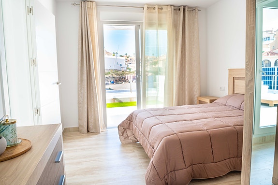 SOLGT! Lekker villa | 3 soverom og 2 bad | Privat basseng | Nydelig uteområde | Takterrasse