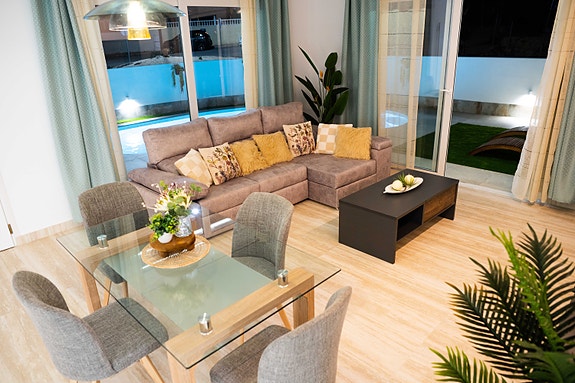 SOLGT! Lekker villa | 3 soverom og 2 bad | Privat basseng | Nydelig uteområde | Takterrasse