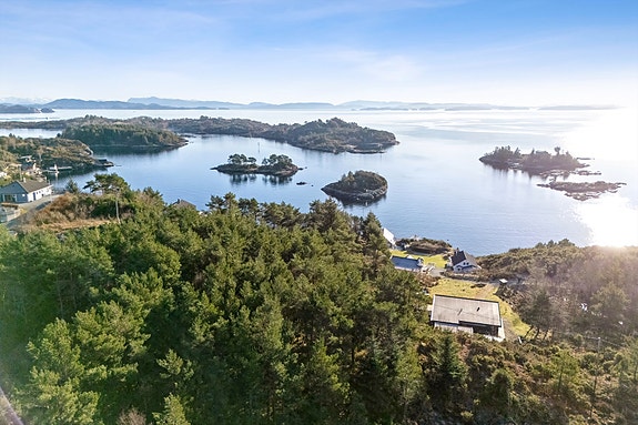 Tomt på Lerøy, presentert av Eiendomsmegler Vest v/ Thomas T. Waardal.