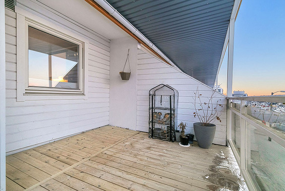 Her er det god plass til utemøbler