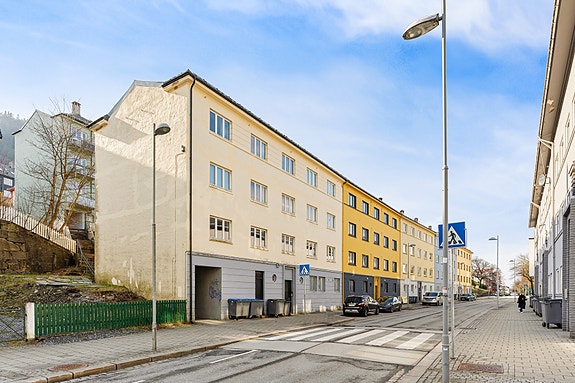 Pen og representabel fasade. Fasaden er nylig rehabilitert. Perfekt beliggenhet like ved blant annet BI.