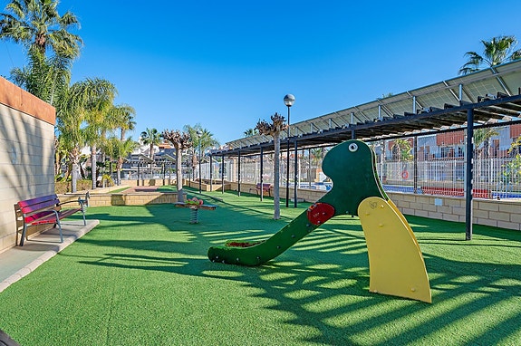 SOLGT! Moderne rekkehus med 3 soverom og 3 bad - Takterrasse - Fullt møblert!