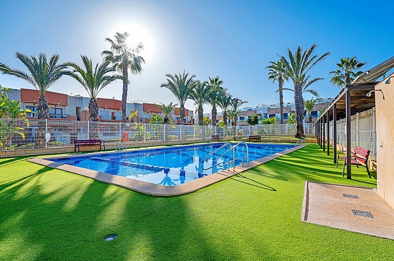 SOLGT! Moderne rekkehus med 3 soverom og 3 bad - Takterrasse - Fullt møblert!