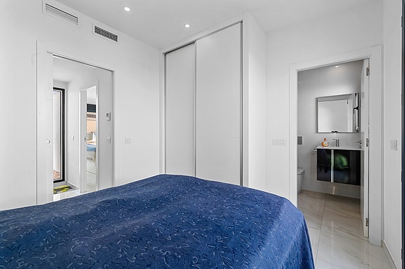 SOLGT! Moderne rekkehus med 3 soverom og 3 bad - Takterrasse - Fullt møblert!