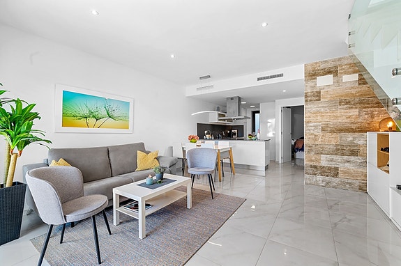 SOLGT! Moderne rekkehus med 3 soverom og 3 bad - Takterrasse - Fullt møblert!