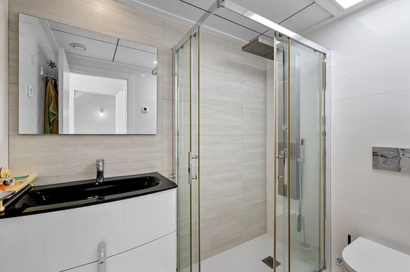 SOLGT! Moderne rekkehus med 3 soverom og 3 bad - Takterrasse - Fullt møblert!