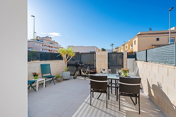 SOLGT! Moderne rekkehus med 3 soverom og 3 bad - Takterrasse - Fullt møblert!