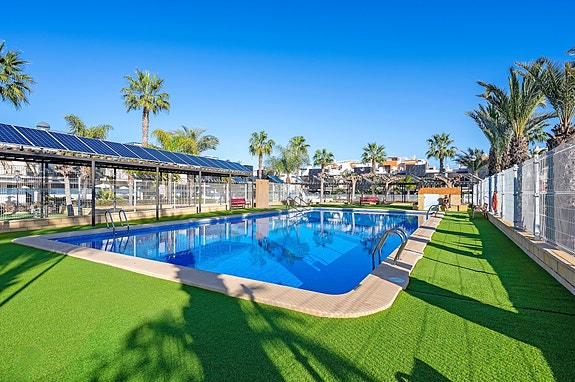 SOLGT! Moderne rekkehus med 3 soverom og 3 bad - Takterrasse - Fullt møblert!