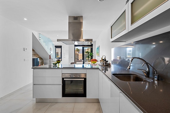 SOLGT! Moderne rekkehus med 3 soverom og 3 bad - Takterrasse - Fullt møblert!