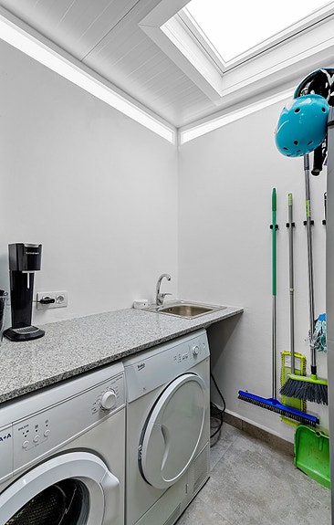 SOLGT! Moderne rekkehus med 3 soverom og 3 bad - Takterrasse - Fullt møblert!