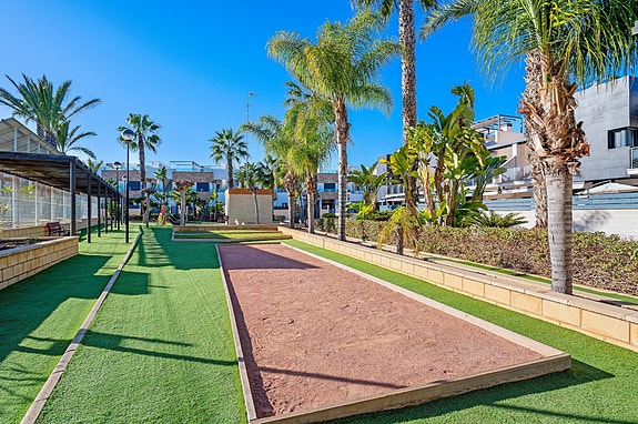 SOLGT! Moderne rekkehus med 3 soverom og 3 bad - Takterrasse - Fullt møblert!