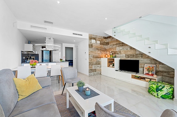 SOLGT! Moderne rekkehus med 3 soverom og 3 bad - Takterrasse - Fullt møblert!