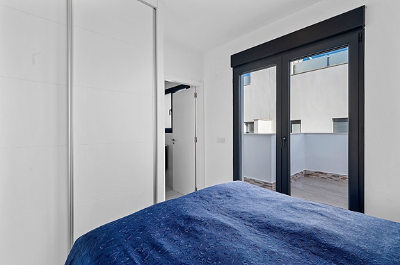 SOLGT! Moderne rekkehus med 3 soverom og 3 bad - Takterrasse - Fullt møblert!