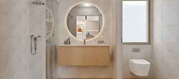 NØKKELFERDIG! Ny eksklusiv villa i Finestrat | 3 soverom og 3+1 bad | Stor tomt med basseng | Takterrasse og Garasje