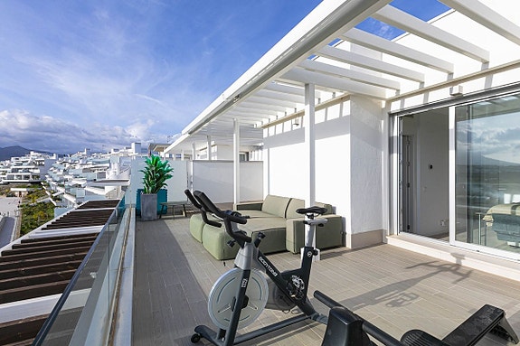 Duplex Penthouse med 3 soverom - Stor terrasse med fantastisk havutsikt - Flotte fellesområder!