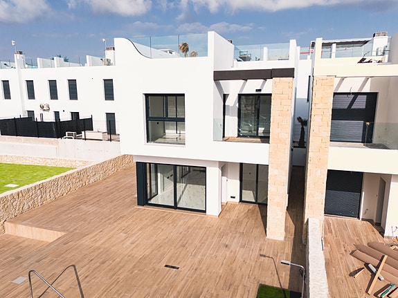 Råflott villa med 4 soverom og 3 bad | Attraktiv beliggenhet | Kort vei til alt | Høye kvaliteter