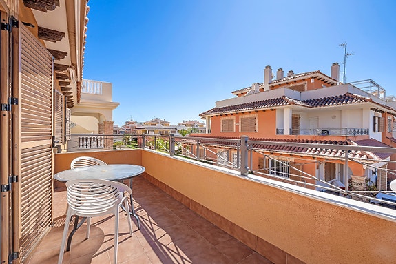 SOLGT! Nydelig toppleilighet med 2 soverom, 2 bad og privat takterrasse   Zeniamar 9