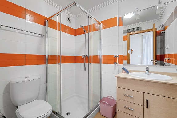 SOLGT! Nydelig toppleilighet med 2 soverom, 2 bad og privat takterrasse   Zeniamar 9