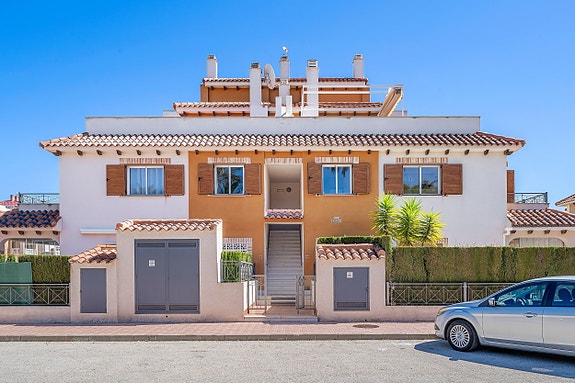 SOLGT! Nydelig toppleilighet med 2 soverom, 2 bad og privat takterrasse   Zeniamar 9