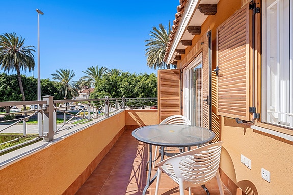 SOLGT! Nydelig toppleilighet med 2 soverom, 2 bad og privat takterrasse   Zeniamar 9