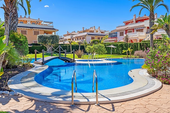 SOLGT! Nydelig toppleilighet med 2 soverom, 2 bad og privat takterrasse   Zeniamar 9