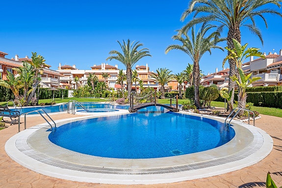 SOLGT! Nydelig toppleilighet med 2 soverom, 2 bad og privat takterrasse   Zeniamar 9