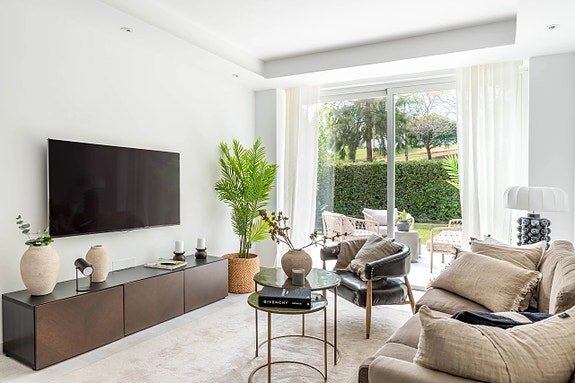 Moderne leilighet med 3 soverom, privat hage og utsikt mot golfbanen - Ferdig møblert