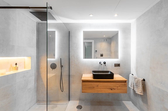 Moderne leilighet med 3 soverom, privat hage og utsikt mot golfbanen - Ferdig møblert