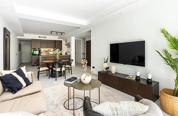 Moderne leilighet med 3 soverom, privat hage og utsikt mot golfbanen - Ferdig møblert