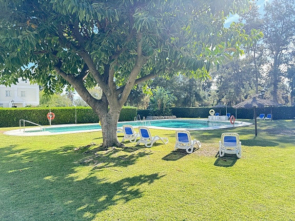 Moderne leilighet med 3 soverom, privat hage og utsikt mot golfbanen - Ferdig møblert