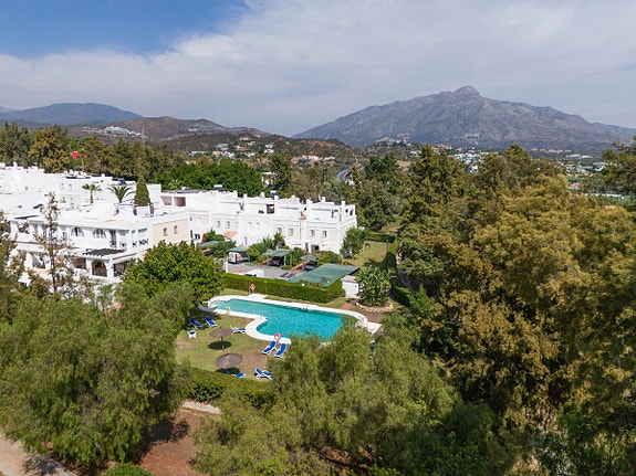 Moderne leilighet med 3 soverom, privat hage og utsikt mot golfbanen - Ferdig møblert